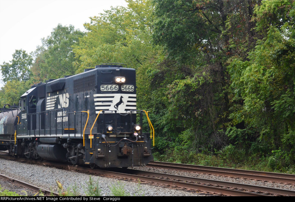 NS 5666 Long Hood to Cab Close Up